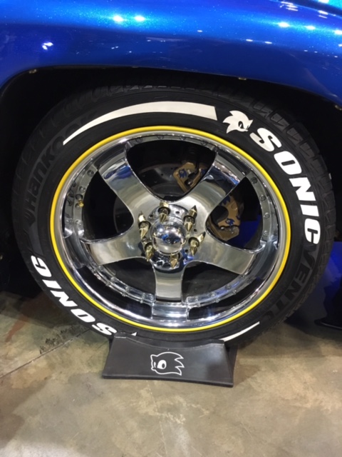 SONICSUV wheel — chrome & yellow