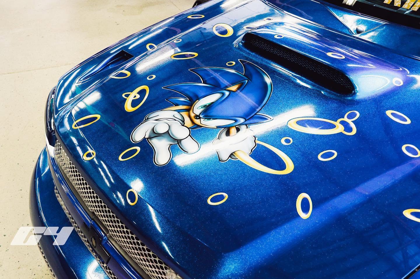 Hood airbrush close-up