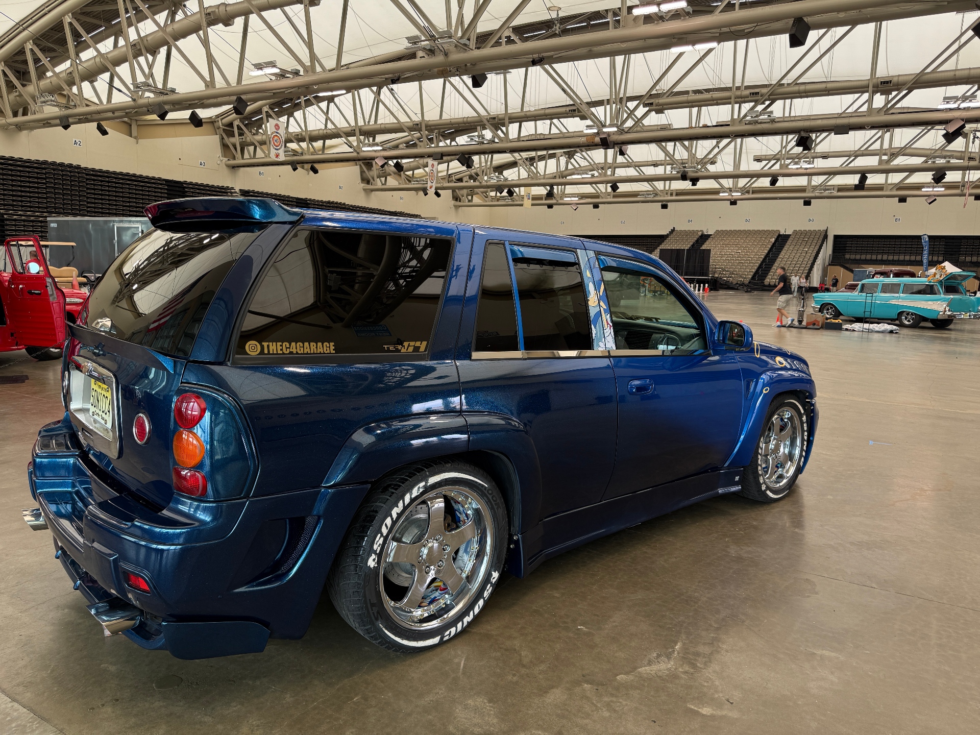 Show rear 3/4 with chrome wheels
